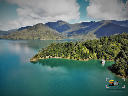 Marlborough sound, iso 100, f 2.8, 1/1400s