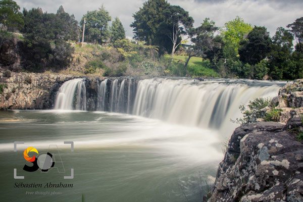 Haruru falls, iso 100, f 10, 6.0s