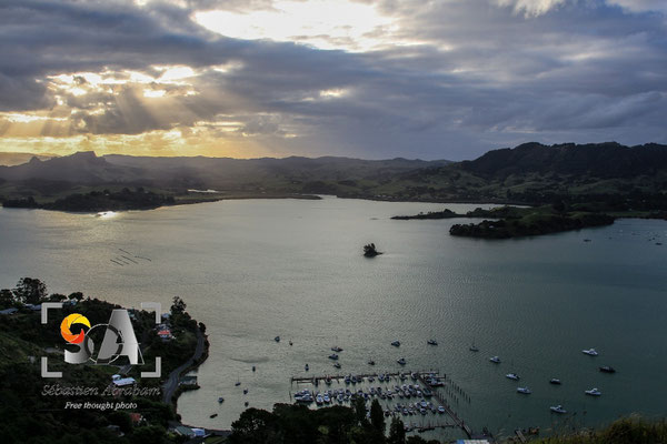 Whangaroa Harbour, iso 100, f 9.0, 1/160s