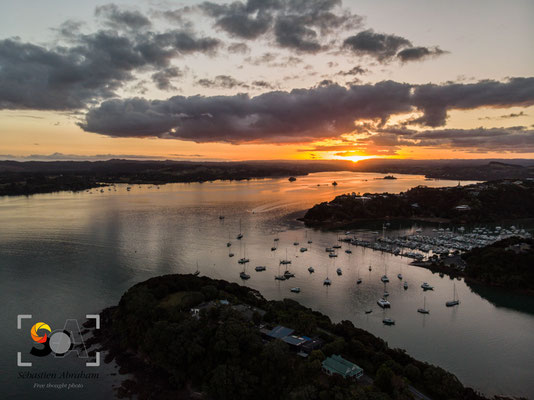 Opito bay, iso 100, f 2.8, 1/130s