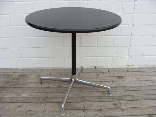 Vitra Eames segemented table. No more words.