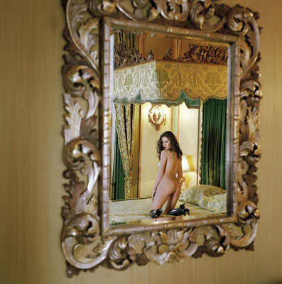 MARTINA IN A GOLD MIRROR