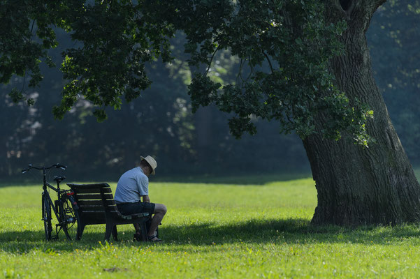 Im Jenischpark Hamburg - kleine Rast im Schatten