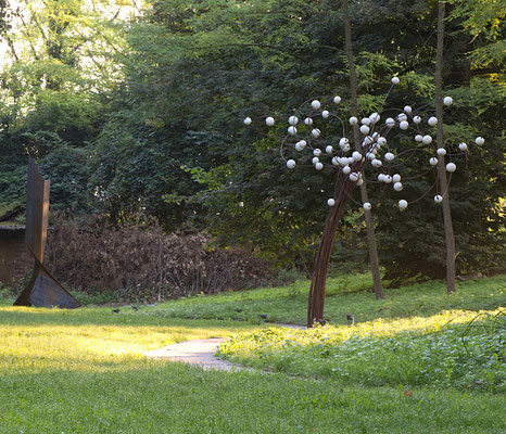                    "En Filigrane"    5 METRES  - 2013  -  Domaine St Jean de Chépy - Isère - Acier & céramique de porcelaine tournée - 