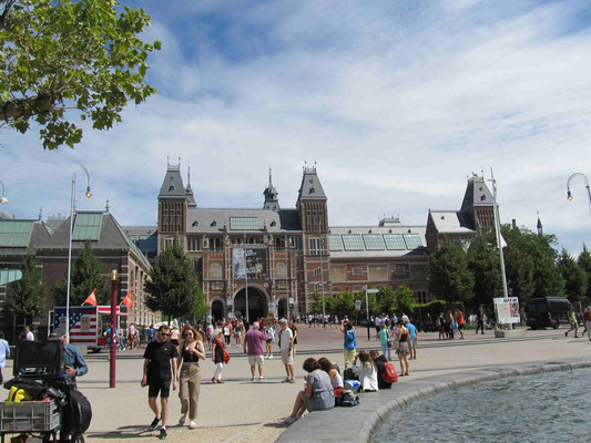 Blick vom Museumplein auf das Rijksmuseum