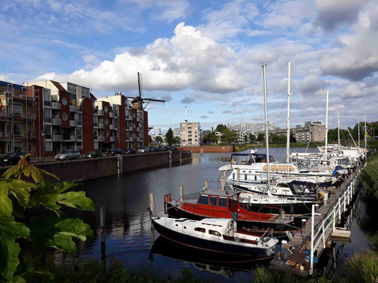 Und schön ist der Blick über den Hafen