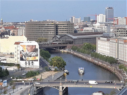 Schiffbauerdamm und Bahnhof Friedrichstraße ...