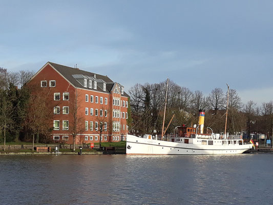 Heute Museumsschiff - "Prinz Heinrich", als "Bäderschiff" brachte es früher Gäste zu den Badeorten auf der Insel Borkum