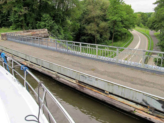 "Pont-Canal-de-Laforge" - Brückenkanal über die Straße nach Imling