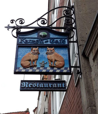 "Katzen Cafe" - gerne mit Maus, wenn man genauer hinschaut