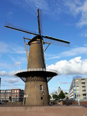 Kennzeichen des "Oude Delfshaven" Rotterdam - Windmühle "Distelleerketel"