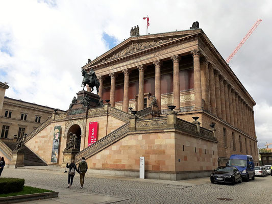 Pergamon Museum - Museumsinsel Berlin - Es wird zur Zeit in zwei Phasen restauriert. Der Publikumsverkehr bleibt bestehen, die Einschränkungen muss man in Kauf nehmen. Also, lieber warten, bis die Instandsetzung abgeschlossen ist 