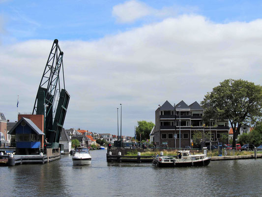 Einfahrt in die Schleuse Leiden