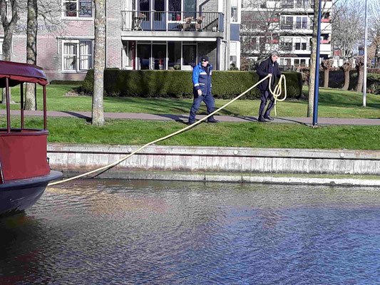 Aber ....es ist Ebbe. Ebbe und Flut heißt immer, das sich weniger oder mehr Wasser in den Kanälen befindet