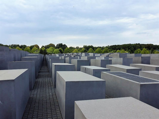 "Holocaust Denkmal"  - 2711 Stelen für die Ewigkeit - Architekt Peter Eisenman / New York