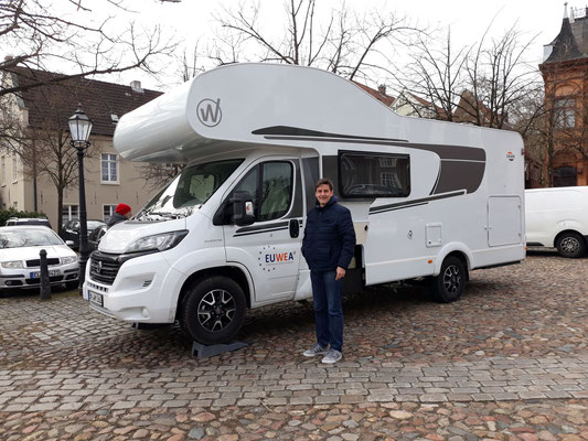 Frank mit dem Wohnmobil, ist es nicht schön? 