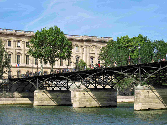 "Pont des Arts", Brücke der Künste, sie führt direkt in den Louvre