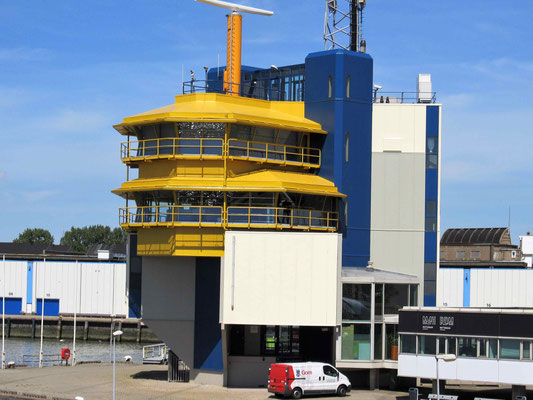 Eines der Terminals für die Logistik des Rotterdamer Hafens