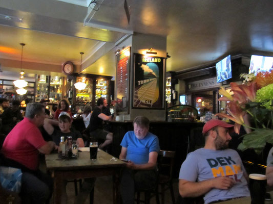 Wir trinken noch "Ein letztes Bier im ... Sitzen" - Irischer Pub in Amsterdam  