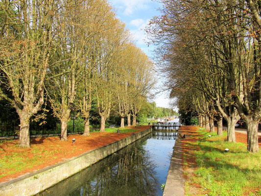 ermöglichen erst die Fahrt in den Stadthafen "Het Basin" - Maastricht