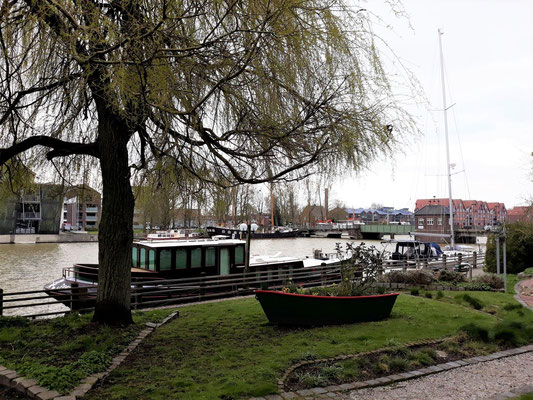 Hafen Leer - "Baba Jaga" ein wunderschönes Schiff unter Schweizer Flagge