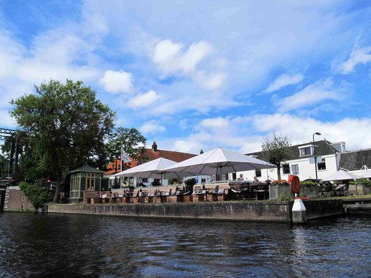 "The River" - mit Außenterasse, eine Einladung, abends hier ein Glas Wein zu trinken 