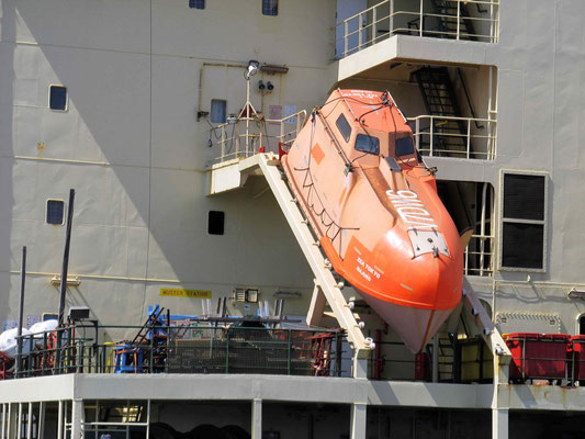 mit Rettungsboot