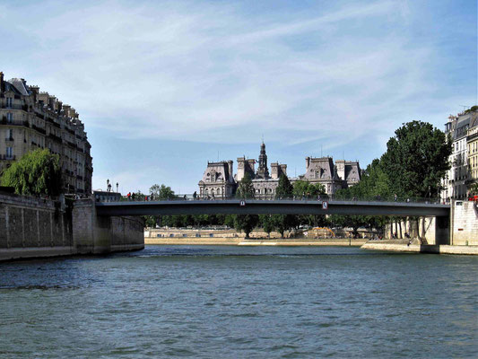 Die "Pont Saint-Louis", eine Fußgängerbrücke, sie verbindet die "Íle de la Citè" mit der kleineren, auch mitten in Paris gelegenen Insel "Íle Saint-Louis"