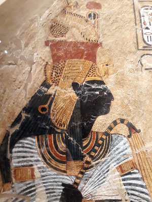 Darstellung der vergöttlichten Königin "Ahmes-Nefertari" - 1100 v. Chr.