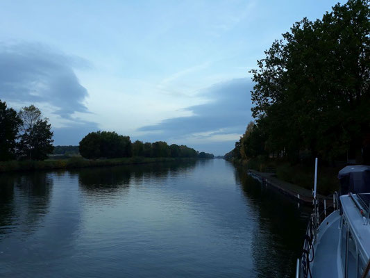 Morgens 6 Uhr in der früh, raus aus den Federn und ab ans Ruder