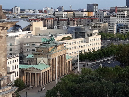 ... auf der anderen Seite das "Brandenburger Tor"