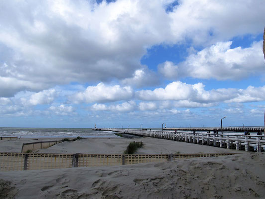 Strand in Nieuwpoort Bad bei Ebbe