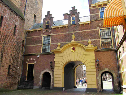 "Binnenpoort" / 1643 - Eingang zum Binnenhof / das politisches Zentrum von Den Haag