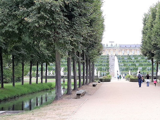 Sanssouci heißt so viel wie "sorglos - ohne Sorgen"