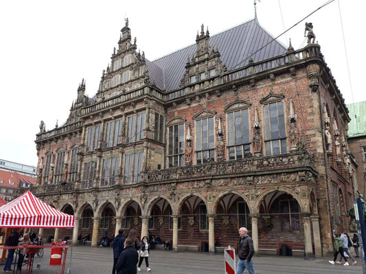 Rathaus Bremen - ein mittelalterlicher Prunkbau von 1410 und 2004 aufgenommen in die "UNESCO Liste Welterbe der Menschheit"