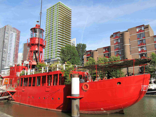 Feuerschiffe waren vertaut am Meeresboden, der "Leuchtturm" auf offenem Meer