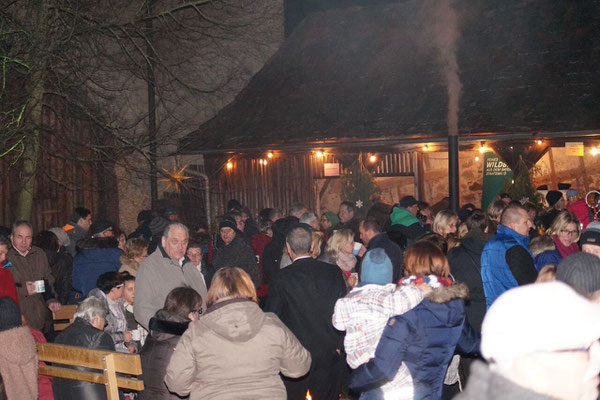 Nach dem Konzert stömten die Besucher in den Schlosshof.