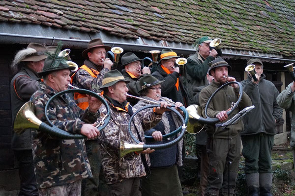 Die Jagdhornbläser aus Gerolzhofen bliesen zum Halali.