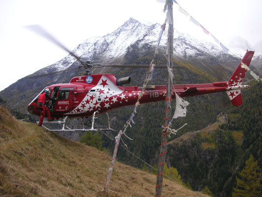 Air Zermatt Flughelfer kommt