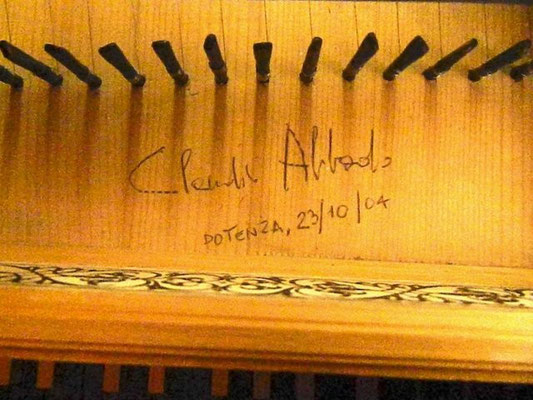 Firma Abbado sul Clavicembalo di Debora Del Giudice