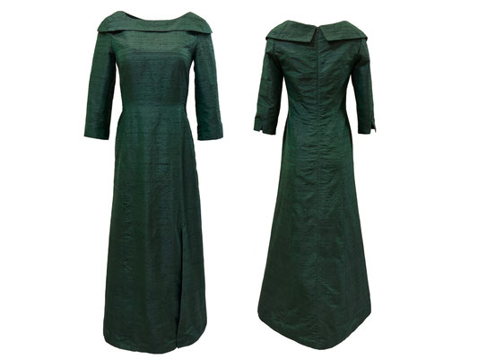 Elegantes Abendkleid aus grüner Wildseide, mit U-Boot-Ausschnitt und raffinierten, geschlitzten 3/4-Ärmeln