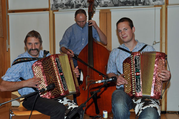 07.11.2010, 13ème dimanche folklorique, Marin, Ländlertri​o Chaschtätö​rli, Alikon (SZ