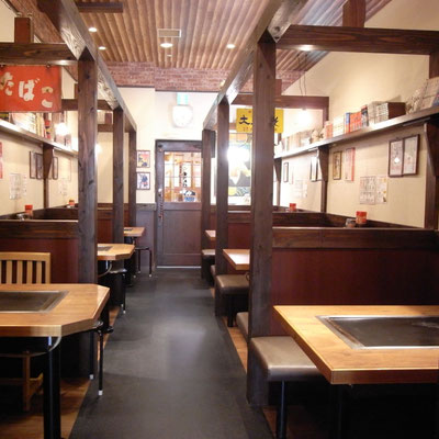 お好み焼き店　インテリア　昭和レトロ