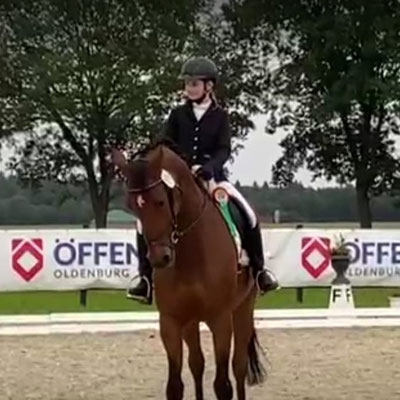 Emiliy Deuble konnte sich mit dem 6. Platz im A-Springen die Teilnahme am Finale der Nachwuchsreiter*innen in Rastede sichern