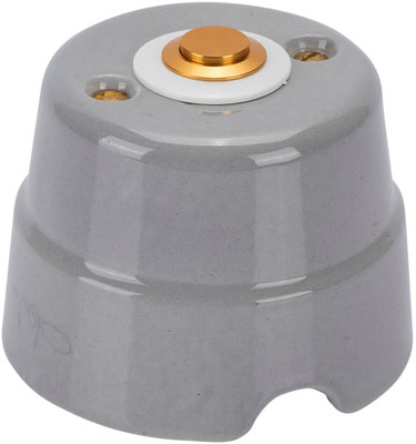Pulsante in ottone 2AX 48V Fanton FME84003 – serie Country con supporto in ceramica grigia, ideale per impianti elettrici a vista in stile classico o retrò.