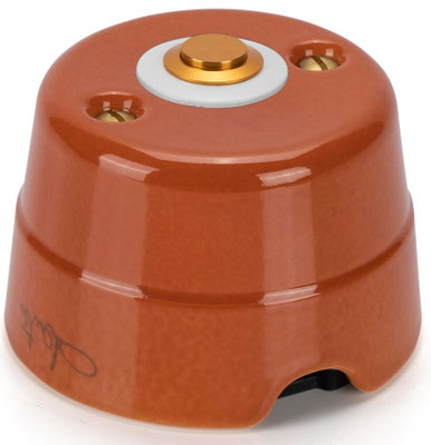 Pulsante in ottone 2AX 48V Fanton FME84003 – serie Country con supporto in ceramica terracotta, ideale per impianti elettrici a vista in stile classico o retrò.