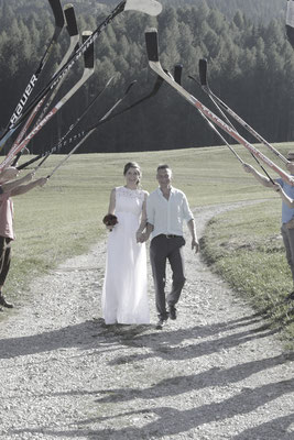 Glückliches Brautpaar, fotografiert von dem leidenschaftlichen Hochzeitsfotograf Nikolaus Neureiter aus Kärnten Steiermark Wien