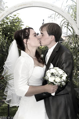Glückliches Hochzeitspaar, fotografiert von dem leidenschaftlichen Hochzeitsfotograf Nikolaus Neureiter aus Kärnten Steiermark Wien