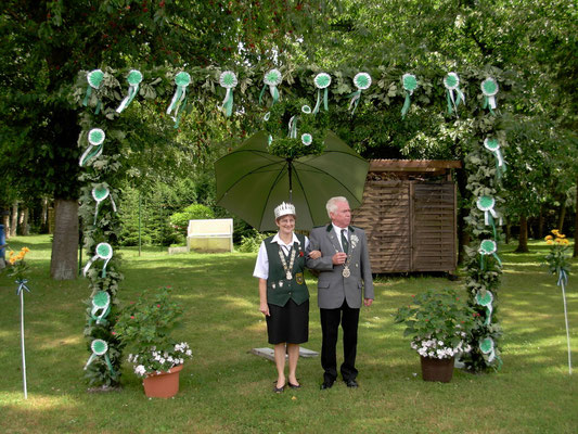 Seniorenkönigspaar nach der "Krönung" durch Hartmut I.