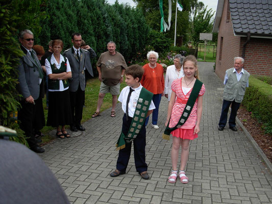 Einladung des Kinderkönigs Luca zum Trunk.